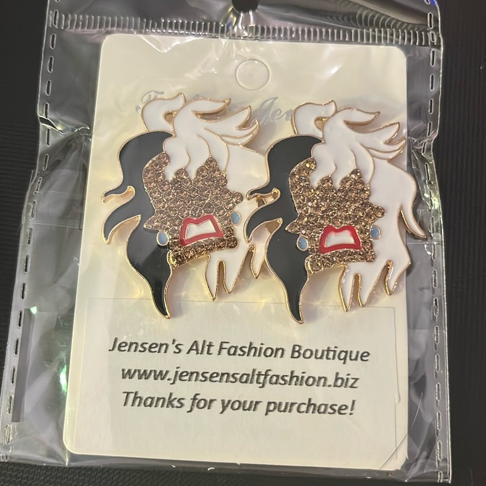 NWT ROSE GOLDV/SILVER ALLOY CRUELLA PROFILE CUBIC ZIRCONIA STUD EARRINGS